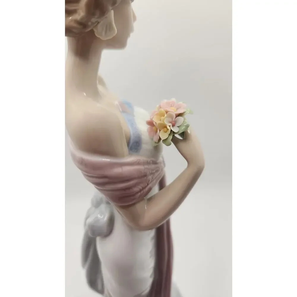 Lladro 6366 Summer Infatuation Figurine 12.5